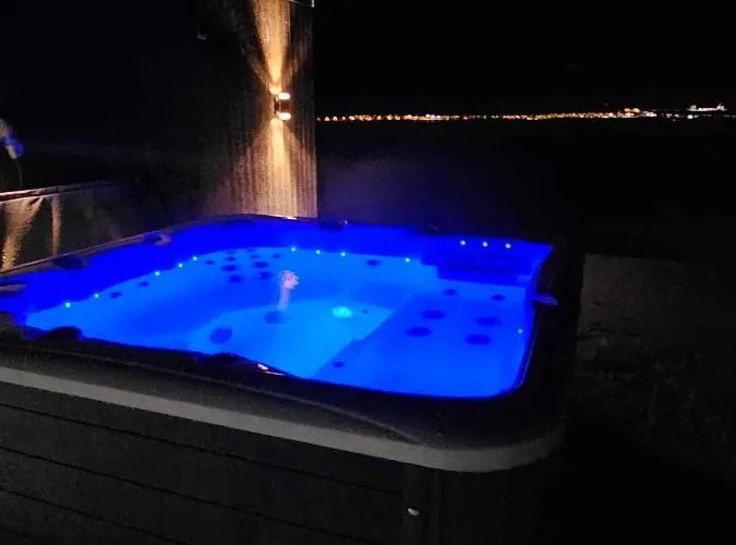 Lodger Varanger View